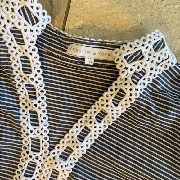 Preston & York Blue and White Embroidered Blouse size XL - Picture 3 of 3